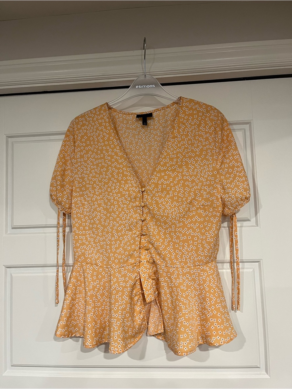 Who What Wear Floral V-Neck Button Front Peplum Top